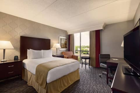 DoubleTree by Hilton Dearborn — photo 4
