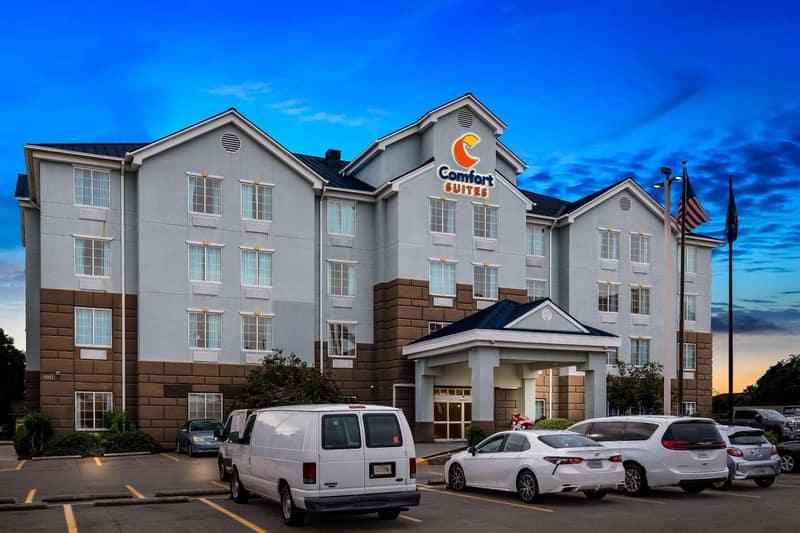 Comfort Suites New Orleans East — building