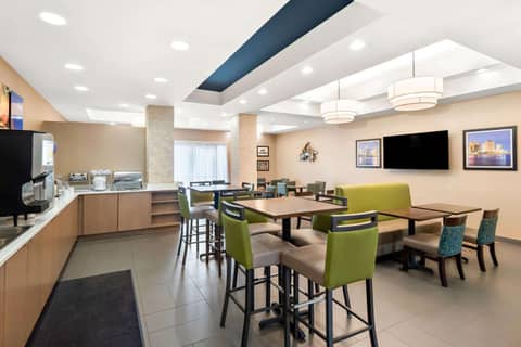 Comfort Suites New Orleans East — photo 9
