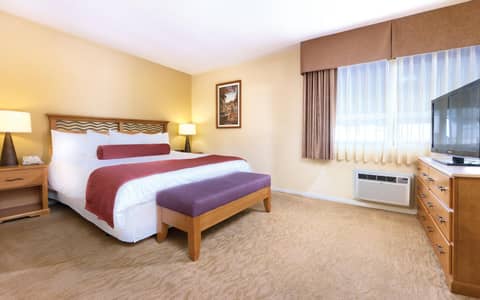 Club Wyndham Dolphin's Cove — hotel room