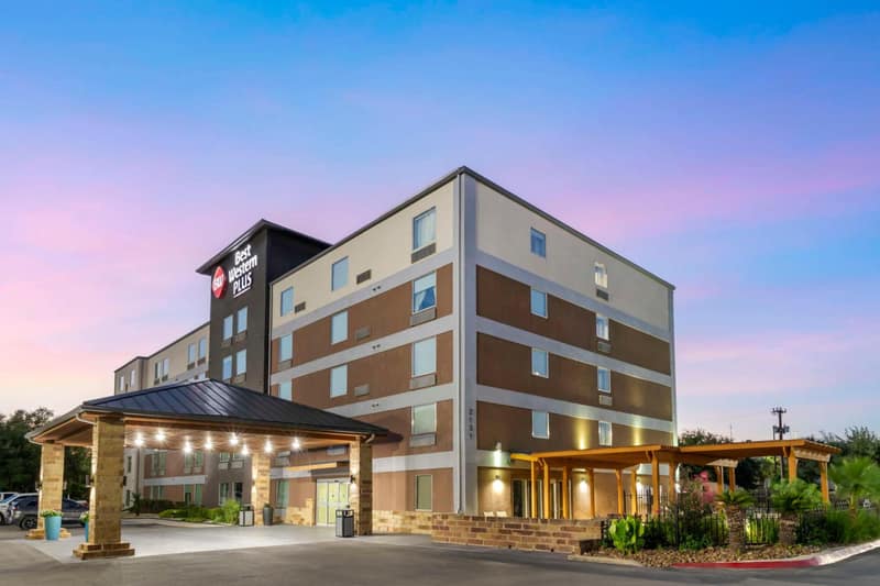 Best Western Plus Downtown North — building