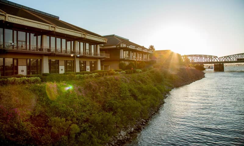 Holiday Inn Portland - Columbia Riverfront by IHG — building