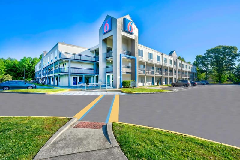 Motel 6 Virginia Beach — building