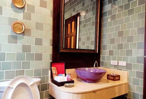 Viang Thapae Resort — bathroom
