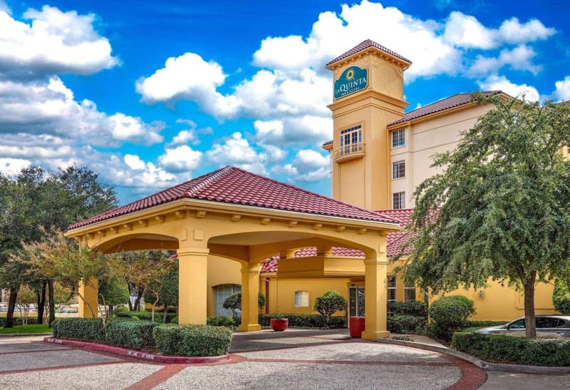 La Quinta by Wyndham Dallas North Central — building