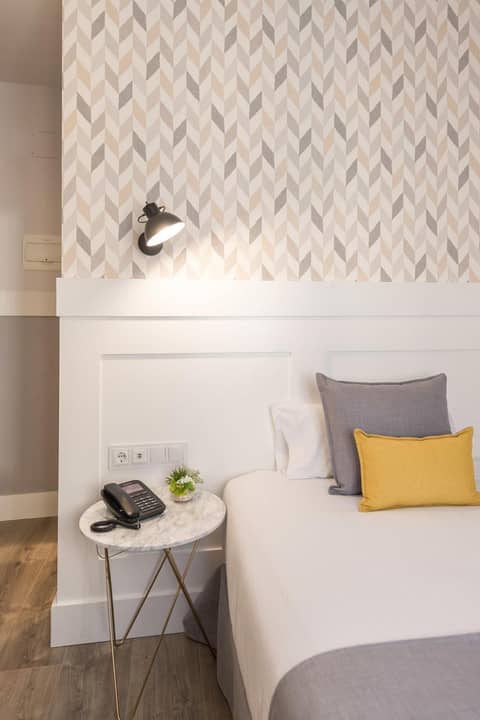 BYPILLOW Velázquez 45 — hotel room