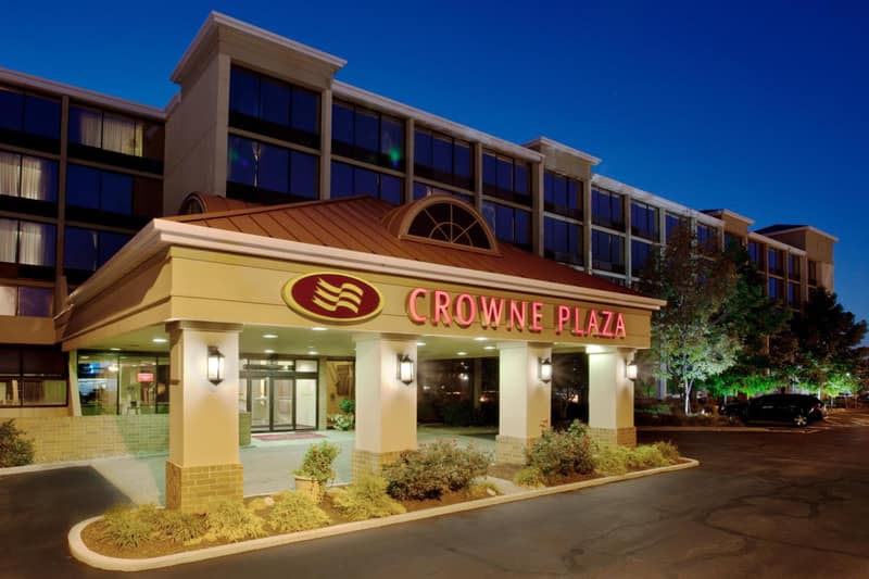 Crowne Plaza Cleveland Airport by IHG — building