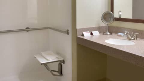 Crowne Plaza Cleveland Airport by IHG — photo 2
