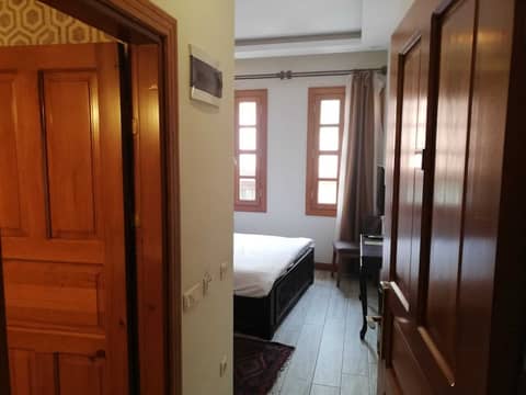 Woo TOWN — hotel room