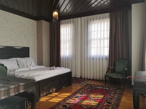 Woo TOWN — hotel room