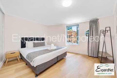 Napoleon On Kent — hotel room