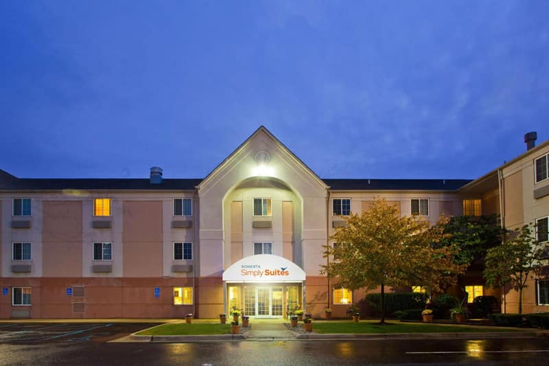 Sonesta Simply Suites Detroit Warren — building