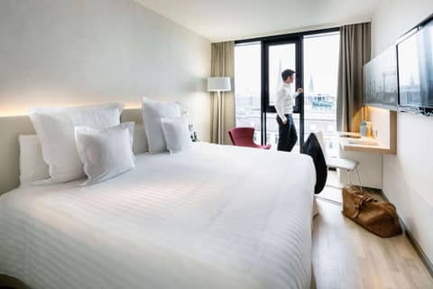 Barceló Hamburg — hotel room
