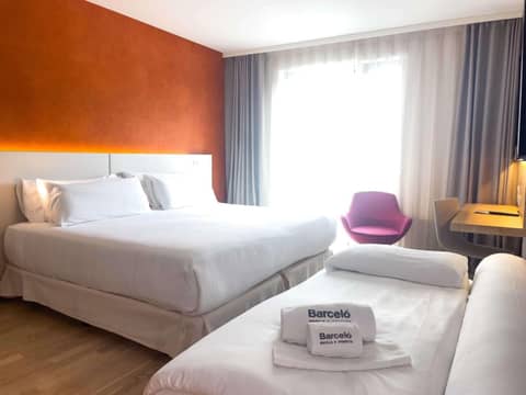 Barceló Hamburg — hotel room