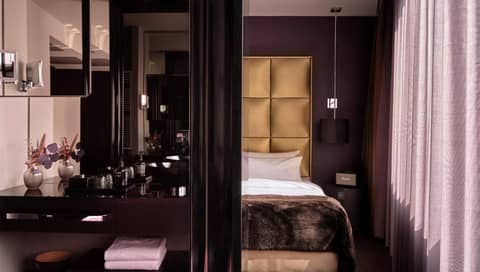 Roomers Frankfurt Central, Autograph Collection — photo 5