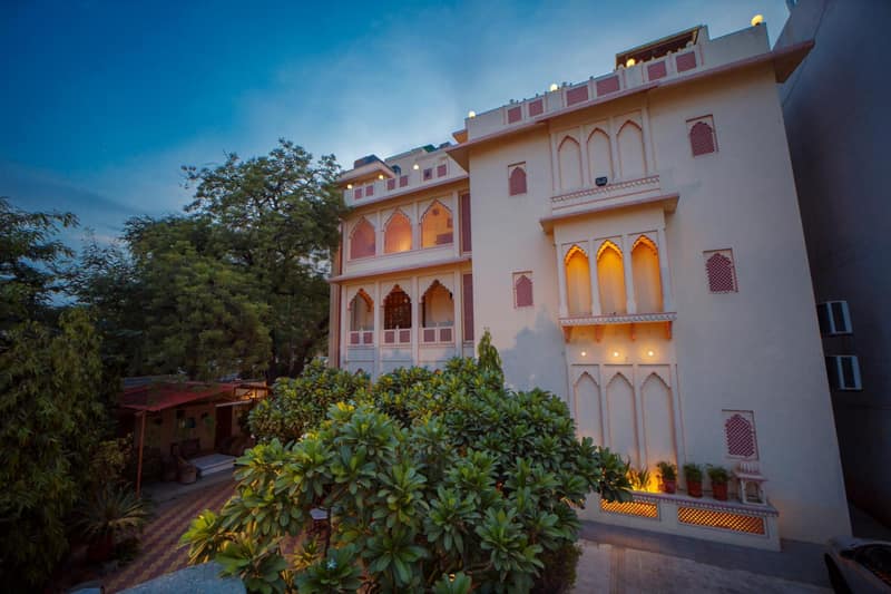 Hotel H R Palace — building