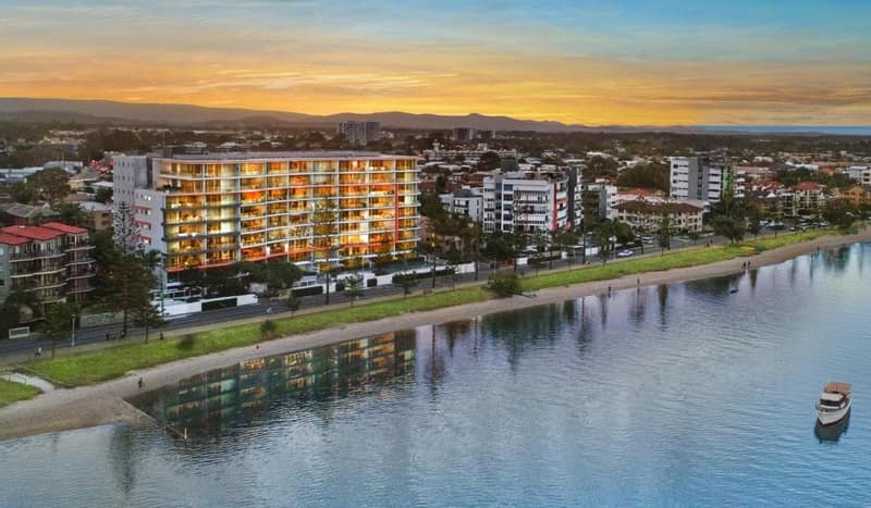 Silvershore Apartments on the Broadwater — building