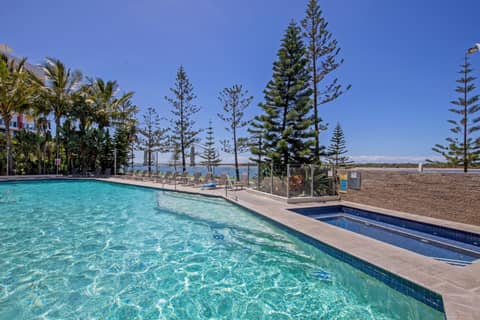 Silvershore Apartments on the Broadwater — recepcion & lobby