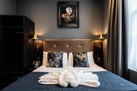 The House on Warwick — hotel room