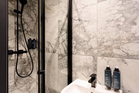 The House on Warwick — bathroom