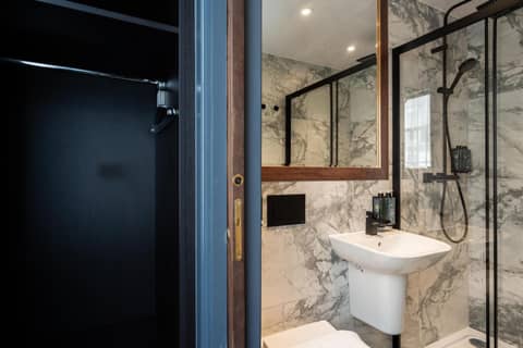 The House on Warwick — bathroom