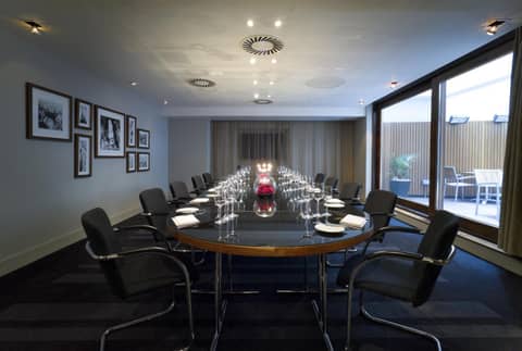 Apex City Of London Hotel — meeting room