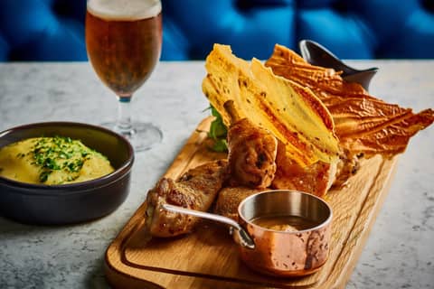 Apex City Of London Hotel — bar