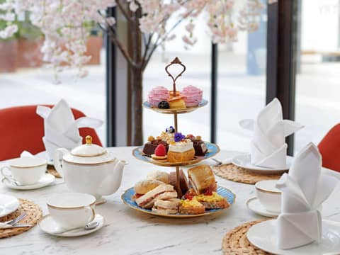 Novotel London West — breakfast buffet