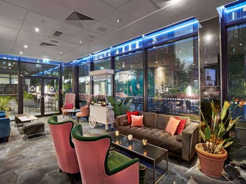 Novotel London West — lounge