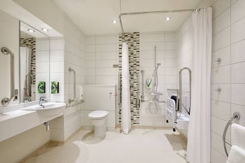 Premier Inn London Edmonton — bathroom