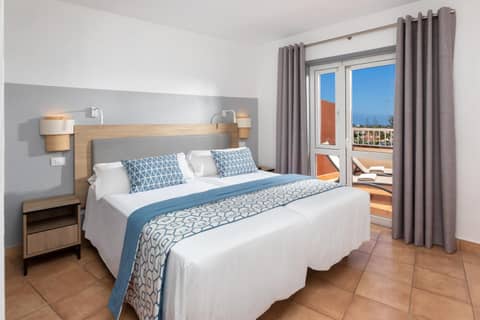 SOL by Meliá Barbacan — hotel room