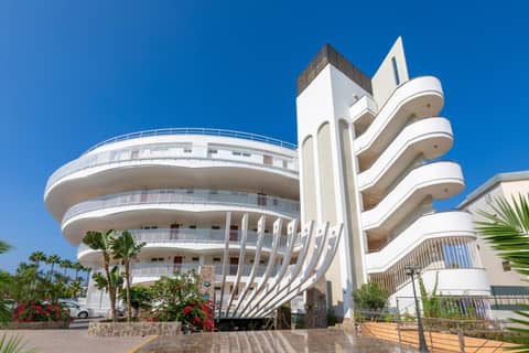 SOL by Meliá Barbacan — building