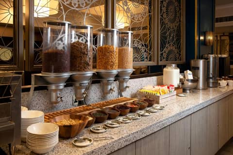 Tavistock Hotel — breakfast buffet