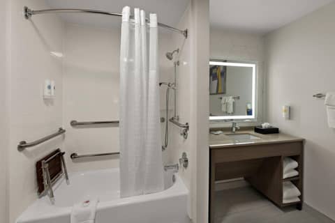 Comfort Suites Columbus East Broad — photo 2