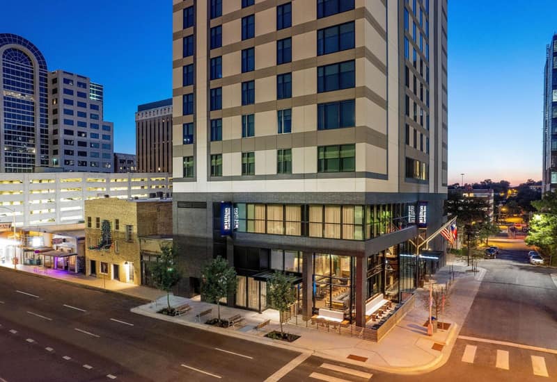 Hilton Garden Inn Austin University Capitol District — building