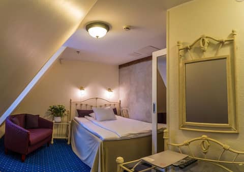 CRU Hotel — hotel room