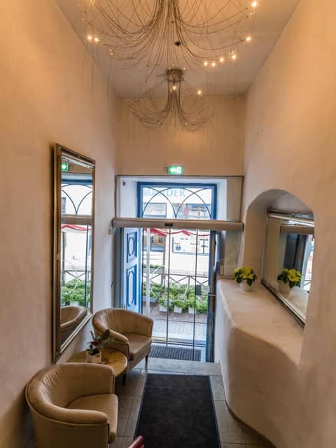 CRU Hotel — recepcion & lobby