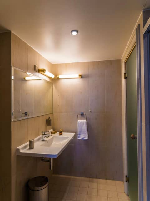 CRU Hotel — bathroom