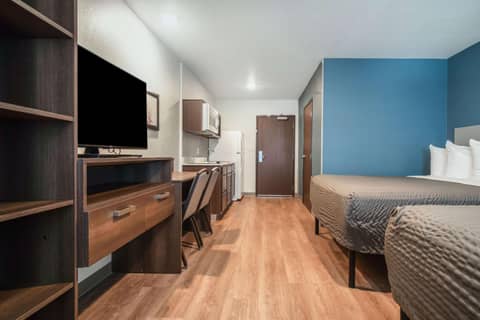 WoodSpring Suites Naples West — photo 7