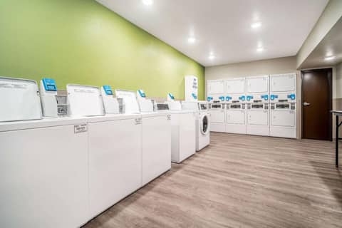 WoodSpring Suites Naples West — photo 8