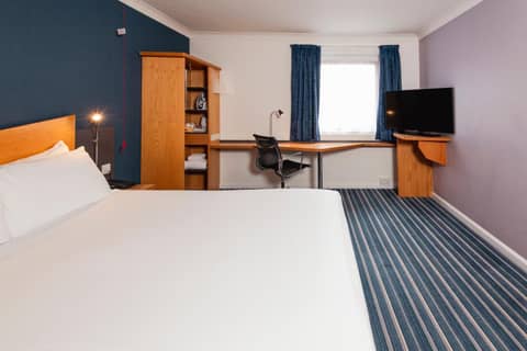Holiday Inn Express London Chingford by IHG — hotel room