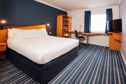Holiday Inn Express London Chingford by IHG — hotel room