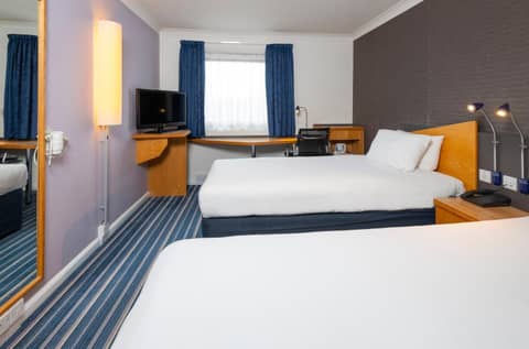 Holiday Inn Express London Chingford by IHG — hotel room