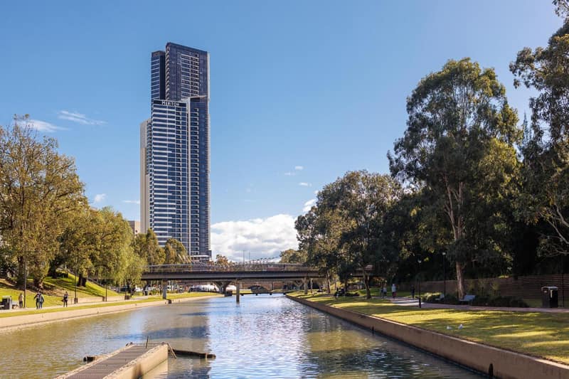 Meriton Suites Church Street Parramatta — building