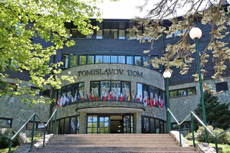 Hotel Tomislavov Dom — building