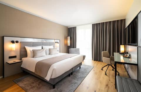 Leonardo Royal Hotel Cologne Bonn Airport — hotel room