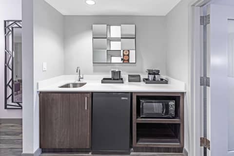 Embassy Suites by Hilton Houston-Energy Corridor — photo 9