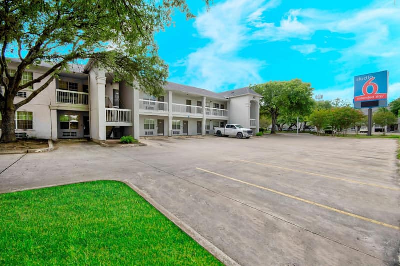 Studio 6-San Antonio, TX - Medical Center — building