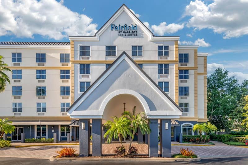 Fairfield Inn & Suites by Marriott Orlando Lake Buena Vista — building