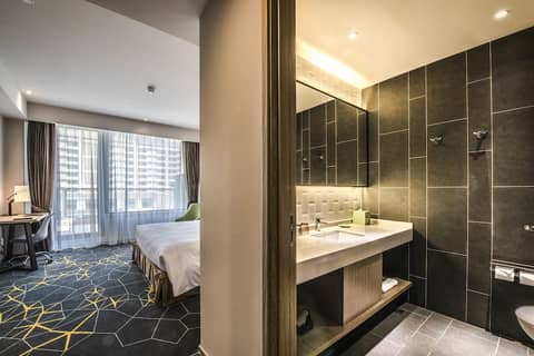 Q-Box Hotel Shanghai Sanjiagang — hotel room
